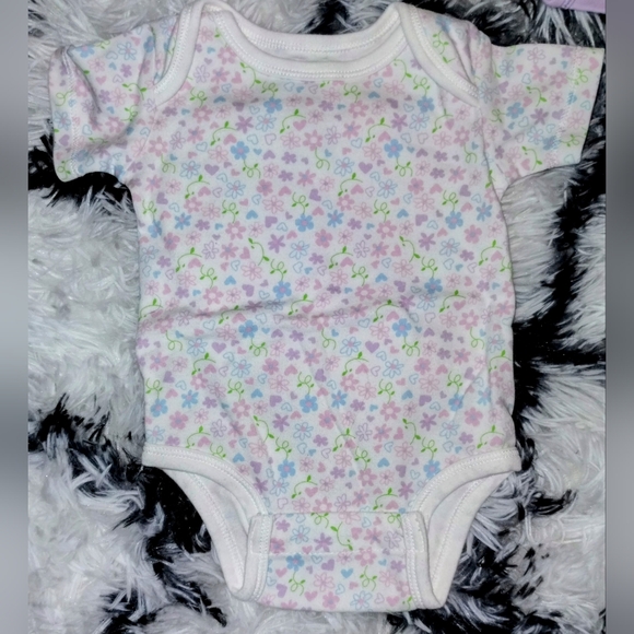 Kirkland Infant Girl Set of 4 Onesies New only washed never worn. - Picture 7 of 8